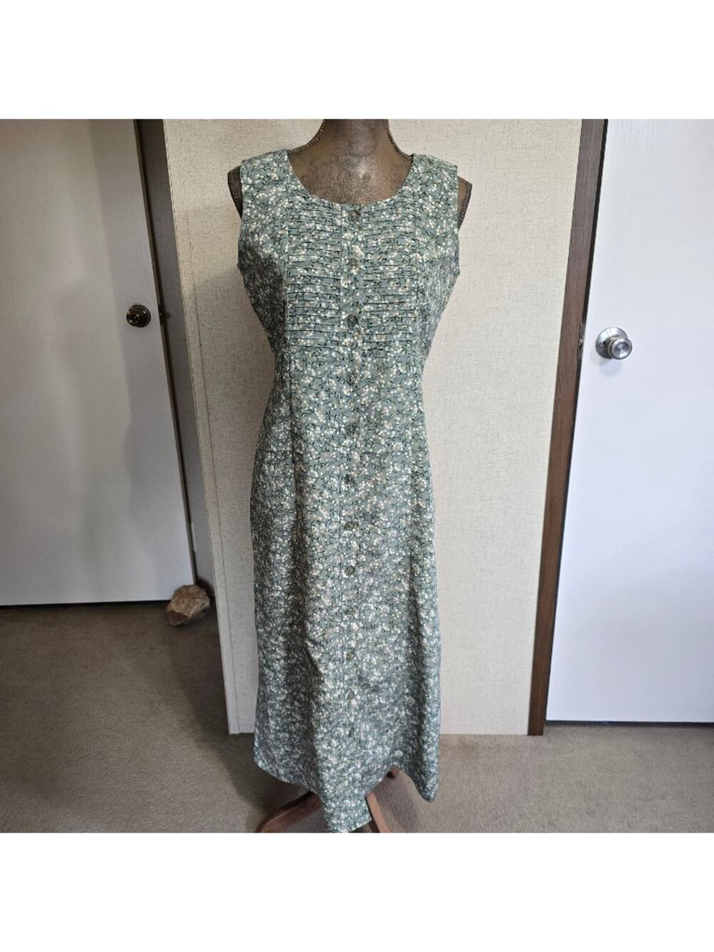 Christopher & Banks Size 6 Floral Green Sleeveless Boho Cottage Core Midi Dress